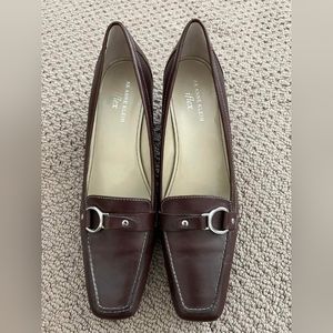 Anne klein brown shoes with heels hardly worn looks brand new
